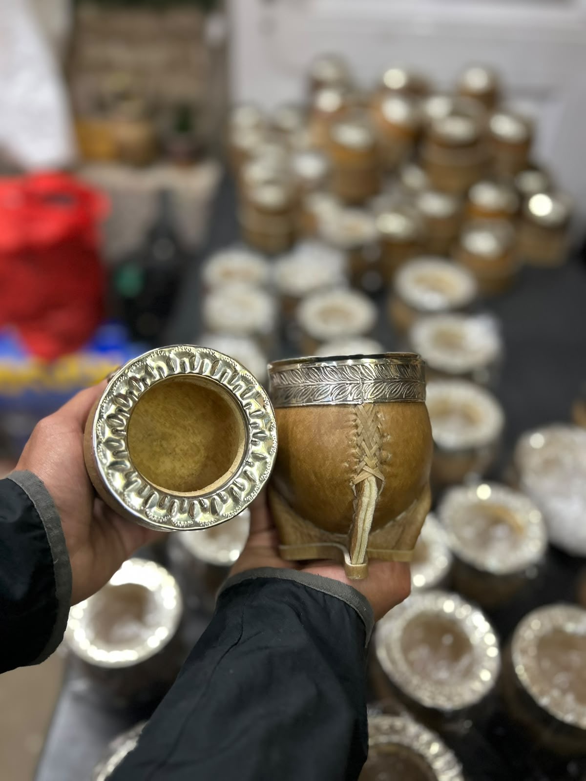 Imperial cuero crudo con virola de alpaca cincelada y costura en tiento